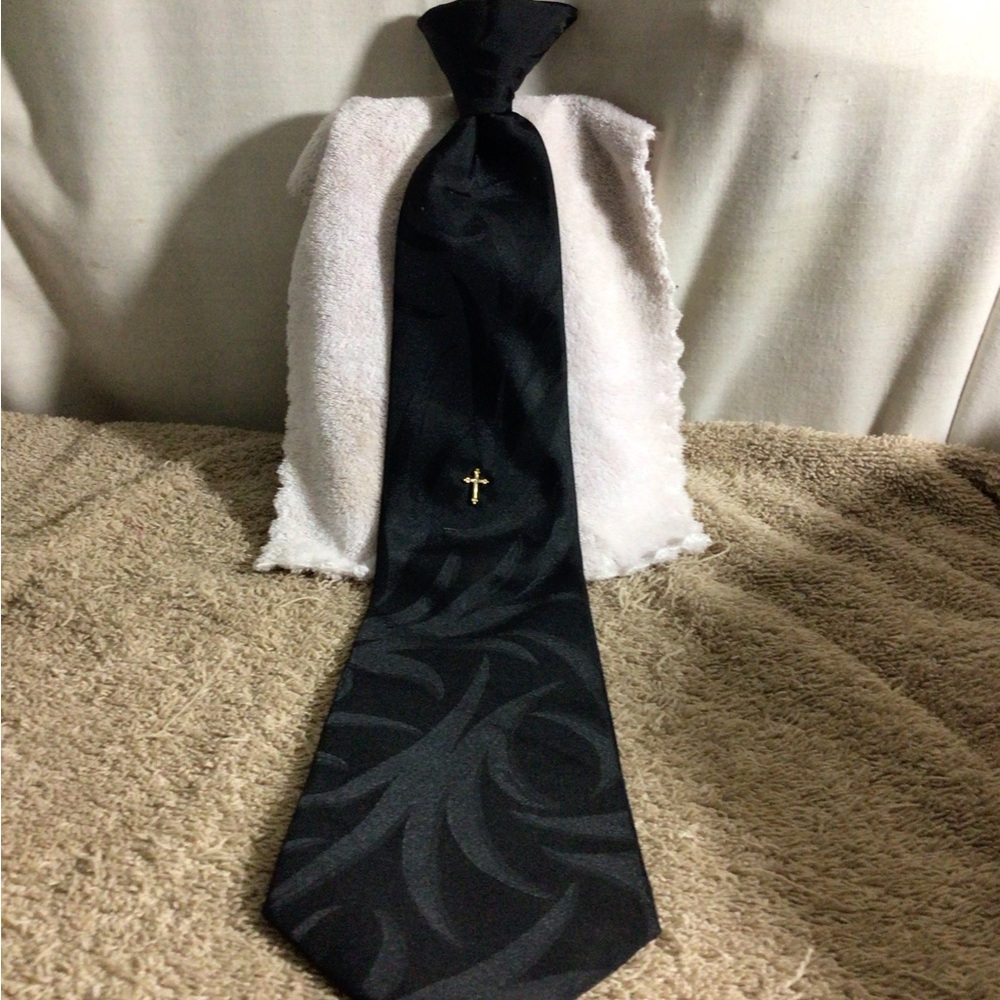 Black Patterned Men's Tie with Gold Cross Pin
